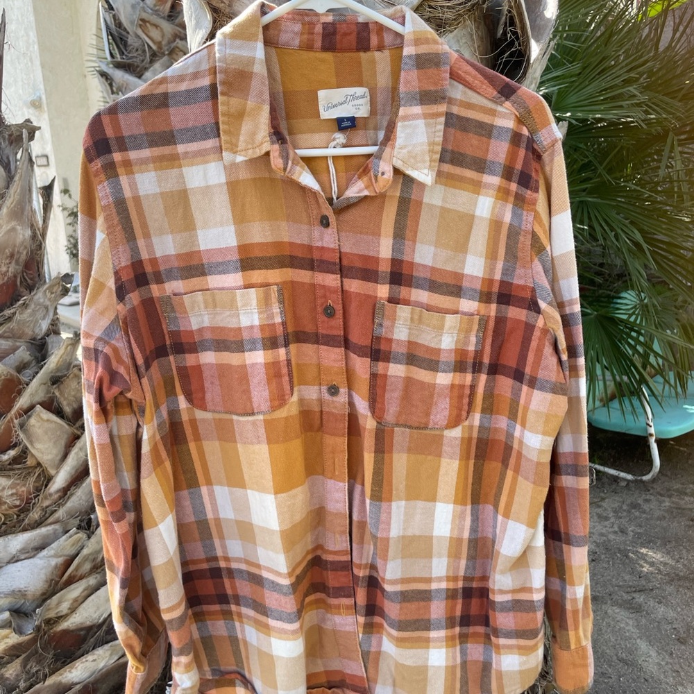 Men’s Universal Thread flannel long sleeve shirt. Size large